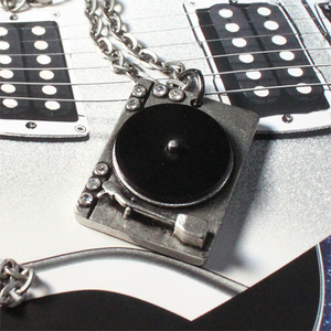 Turntable motive necklace